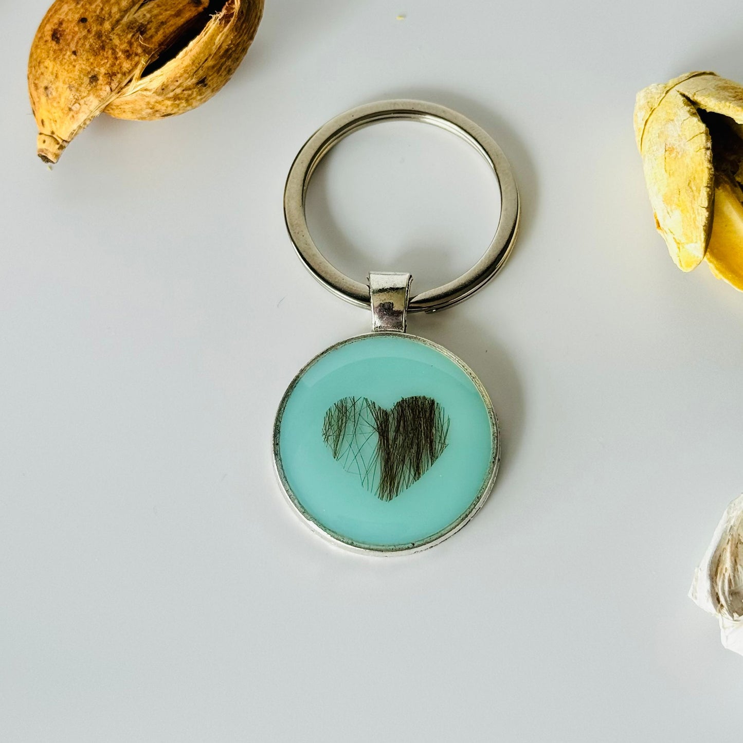 Runder Schlüsselanhänger mit Fell von deinem Hund