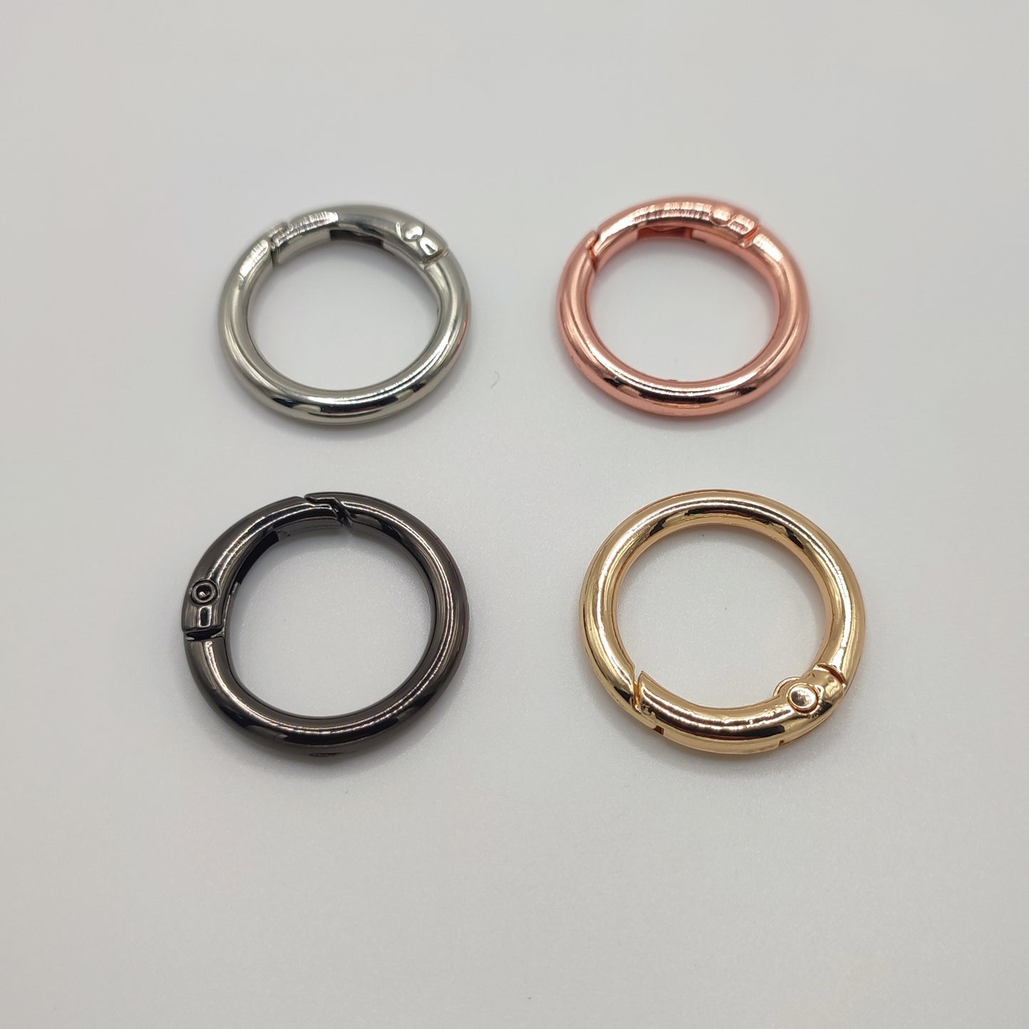 Karabiner für Hundemarken