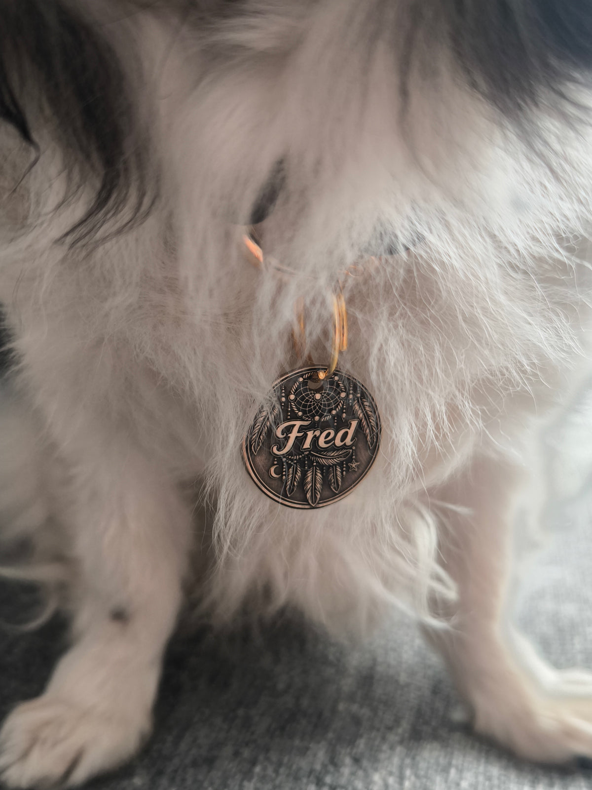 Hundemarke Messing mit Relief Gravur Boho Style